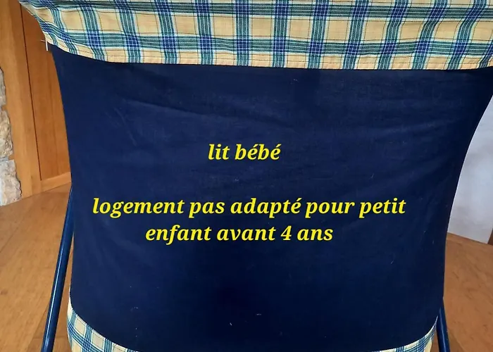 Au pied de la Tour