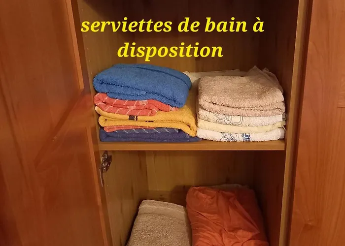 Au pied de la Tour